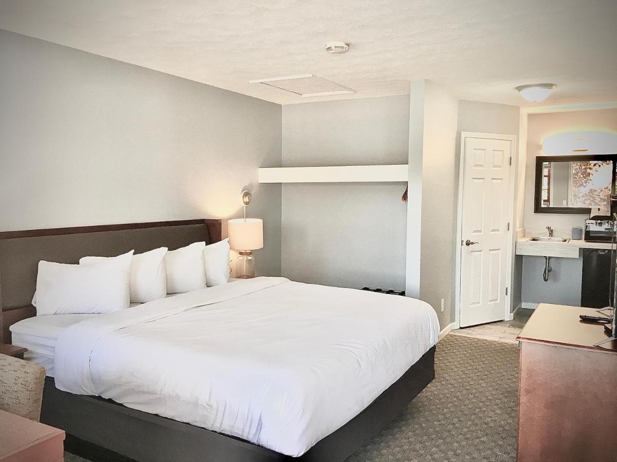 Empire Lakeshore Inn Extérieur photo