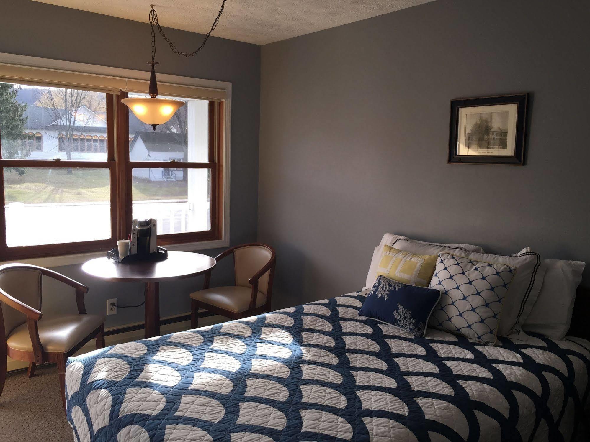 Empire Lakeshore Inn Extérieur photo