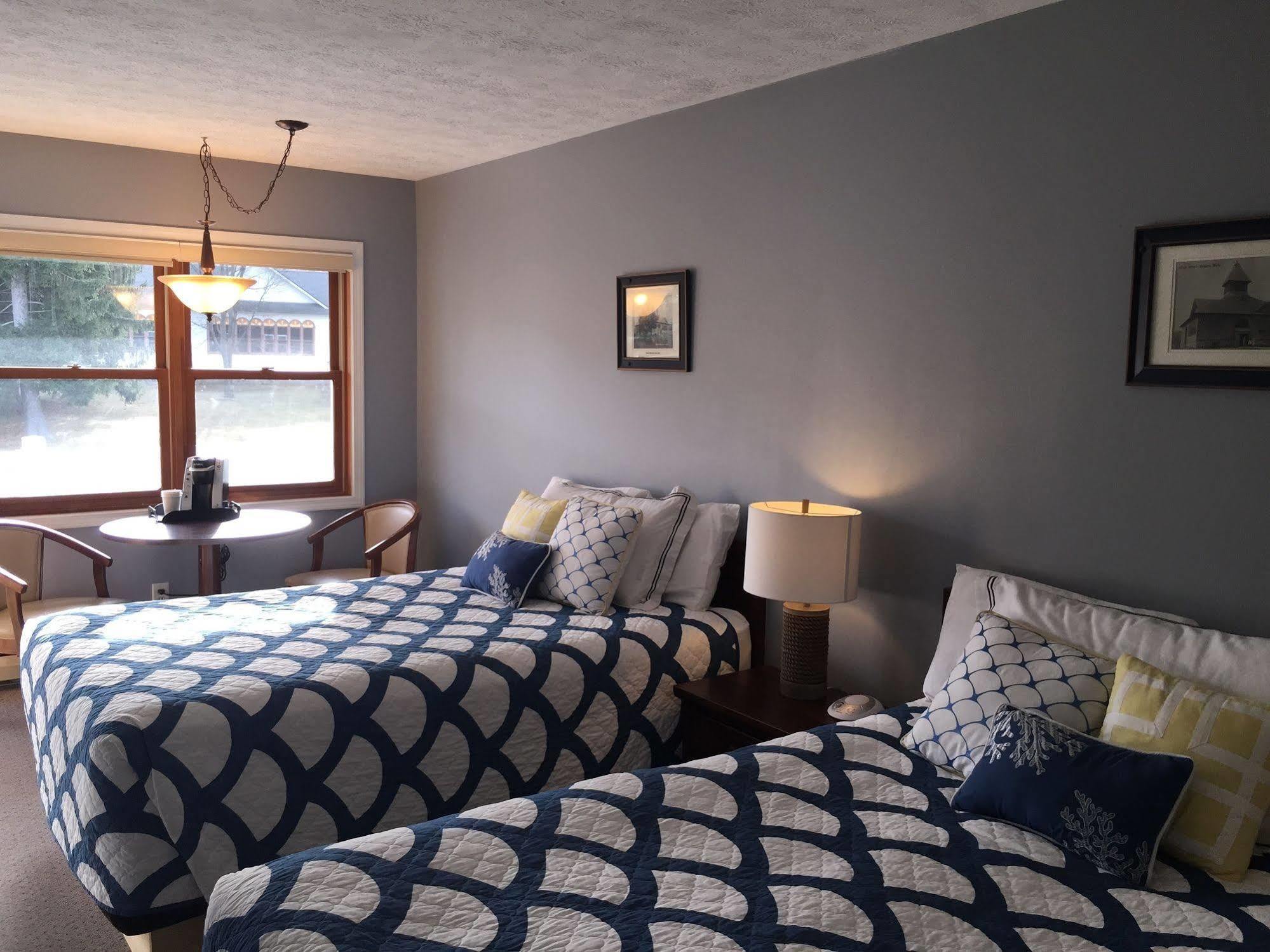 Empire Lakeshore Inn Extérieur photo